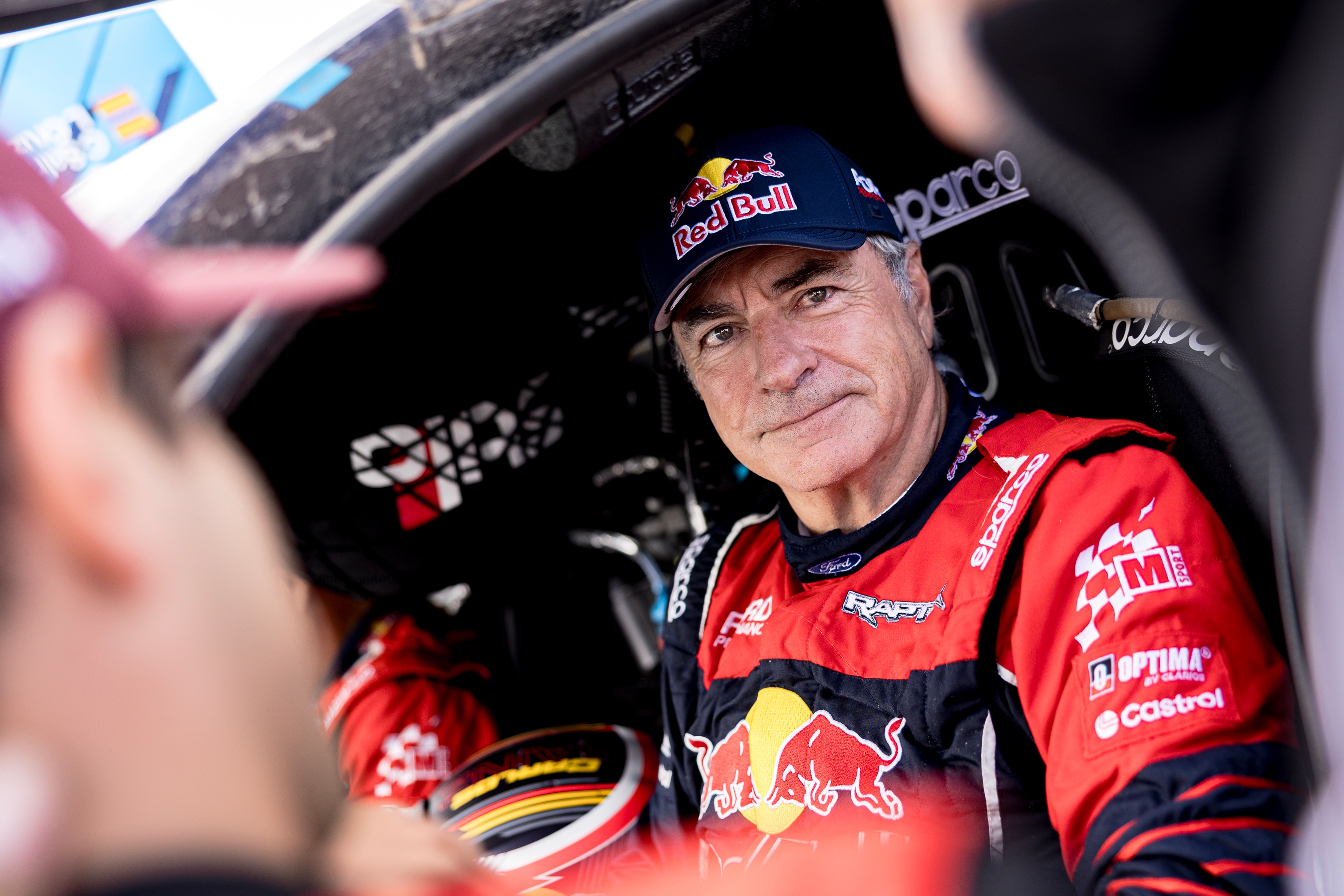 Carlos Sainz Sr., a legend of rally raid, brings invaluable experience to the Ford team.